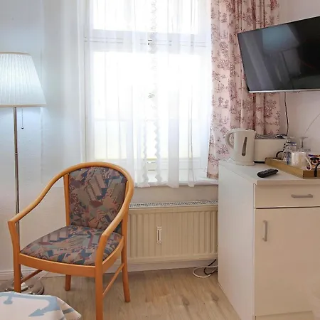 Apartment Ferienzimmer In Der Ostseelilie Sassnitz